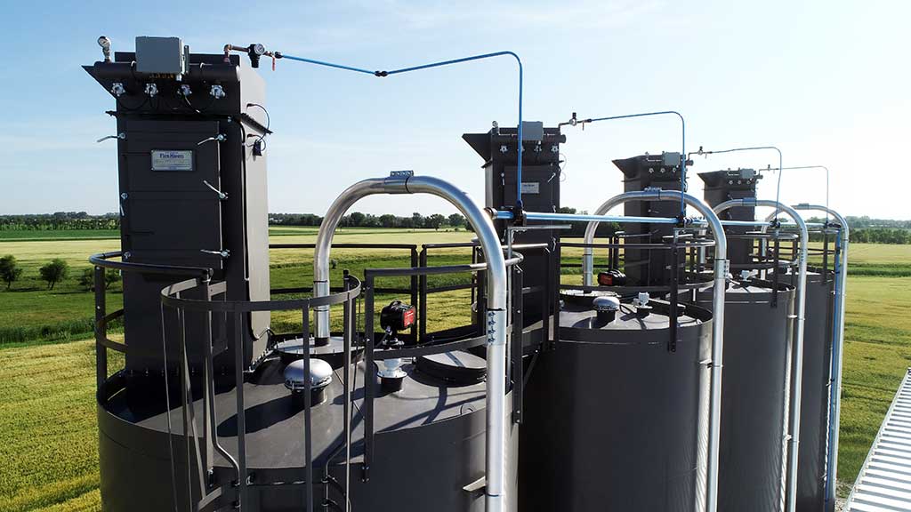 Meridian Manufacturing Image 3: Unlocking Efficiency & Quality: How Meridian Manufacturing’s Plastic Silos Optimize Production