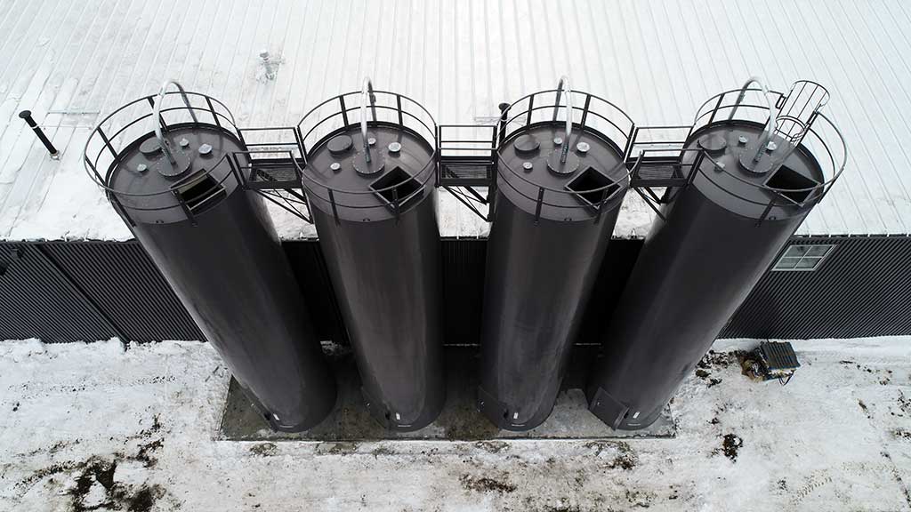 Meridian Manufacturing Image 3: Unlocking Efficiency & Quality: How Meridian Manufacturing’s Plastic Silos Optimize Production